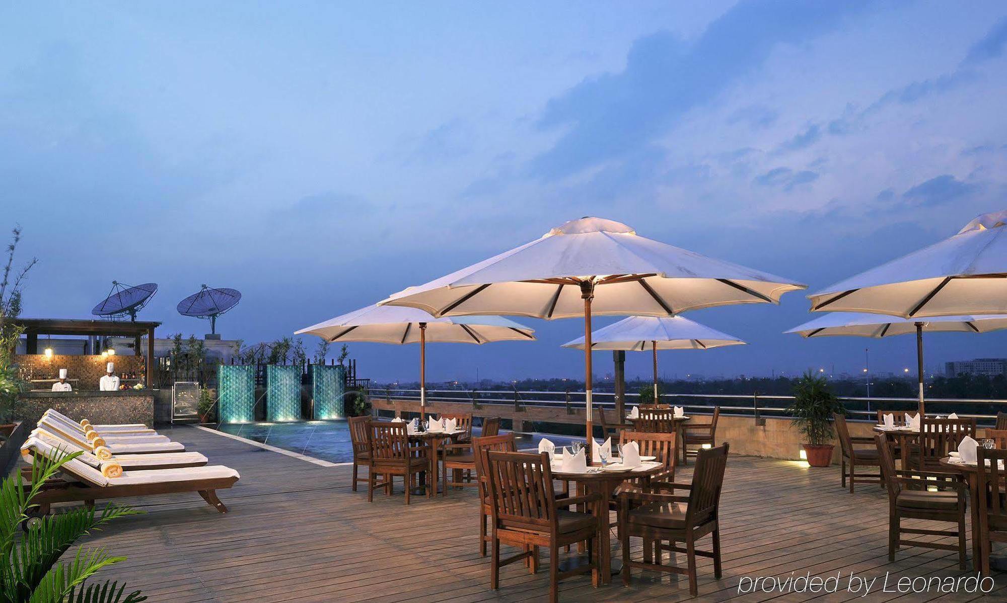 Lemon Tree Premier 2, Gurugram Hotel Gurgaon Bagian luar foto